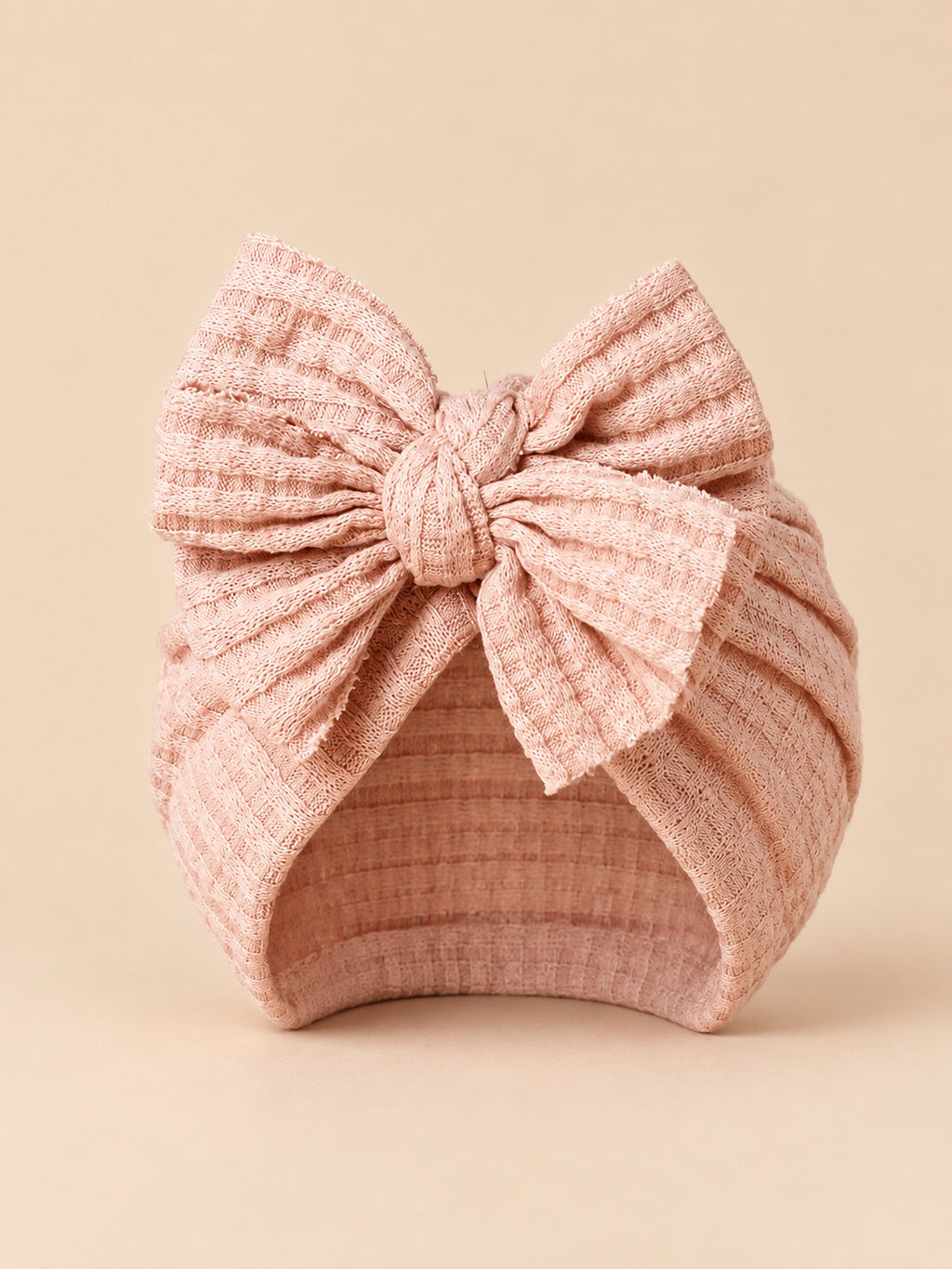 Gorro turbante de bebé niña de punto de algodón con lazo, color rosa empolvado, vista frontal