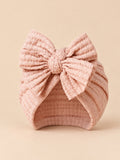 Gorro turbante de bebé niña de punto de algodón con lazo, color rosa empolvado, vista frontal