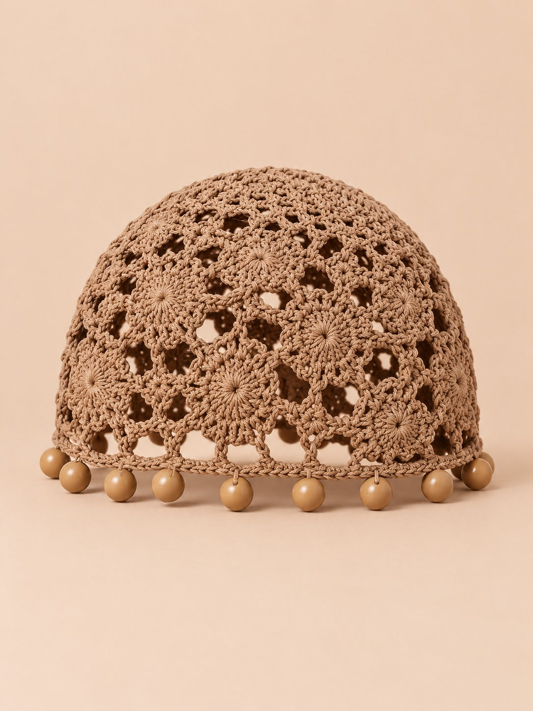 Bonnet turban perlé au crochet, café, vue de face