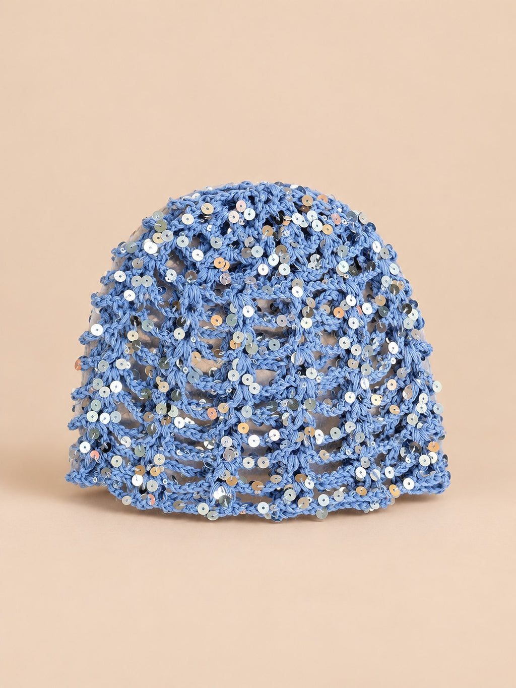 Gorro vintage calado con lentejuelas para viajar, color azul, vista frontal en la fotografía del producto