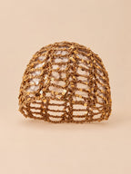 Gorro de verano caqui de mujer con punto calado y lentejuelas brillantes de estilo retro, vista frontal