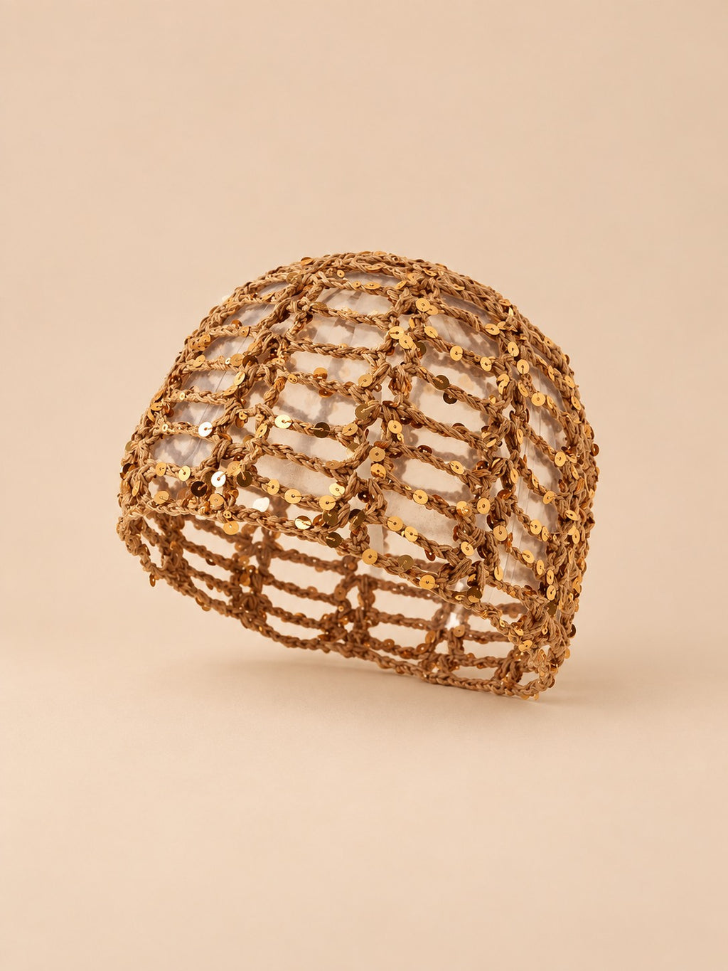 Gorro vintage calado con lentejuelas para viajar, color caqui, vista de tres cuartos