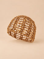 Gorro vintage calado con lentejuelas para viajar, color caqui, vista de tres cuartos