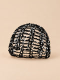 Gorro vintage calado con lentejuelas para viajar, color negro, vista frontal en la fotografía del producto