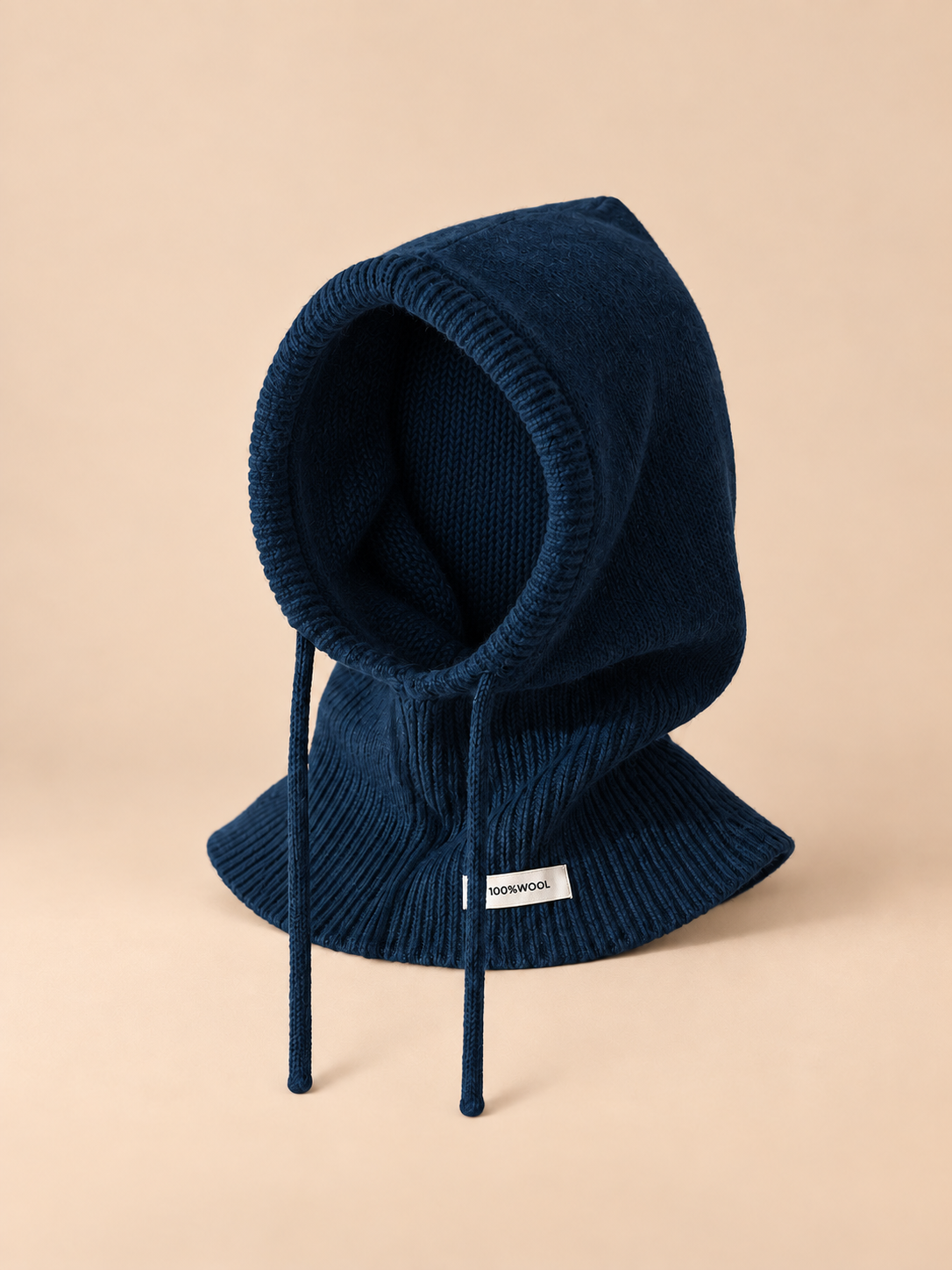 Cagoule femme en laine bleu, col intégré et cordons, vue de face