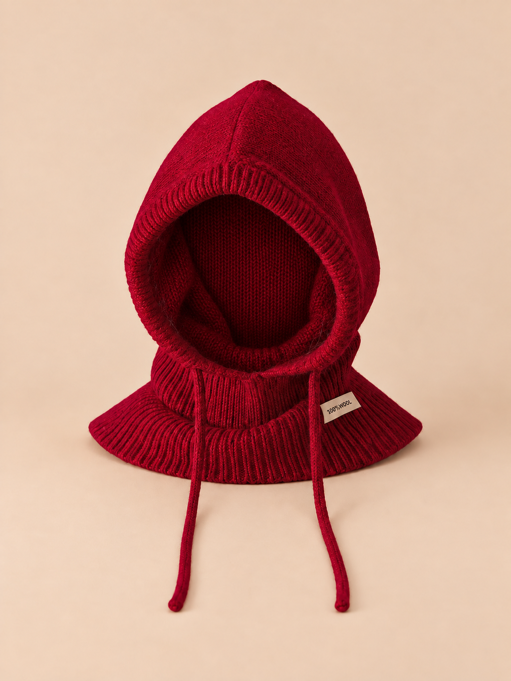 Cagoule femme en laine rouge, col intégré et cordons, vue de face